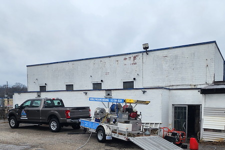 Ohio Commercial Building Pressure Washing Guide: Navigating Seasonal Pollen, Algae, and Winter Salt Stains