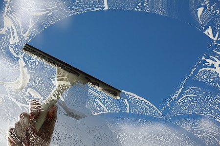 Pure Water vs. Squeegee: When Each Works Best for Streak-Free Exterior Windows